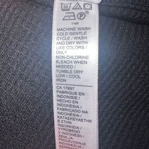 Athleta Women's Wind Down Sleep Top Henley Black Medium NWOT - Picture 10 of 10